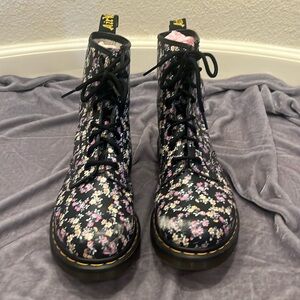 Rare Ditzy Floral Black Docs, Dr. Martens Lace up boots size US 8, EU 39